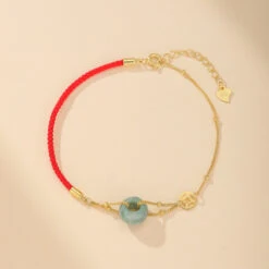 Bracelet Cordon Rouge Et Jade – Énergie Ancestrale, Argent Plaqué Or 9 Bracelet Cordon Rouge Et Jade – Énergie Ancestrale, Argent Plaqué Or -Moment Ici bracelet cordon rouge et jade energie ancestrale argent plaque or 4