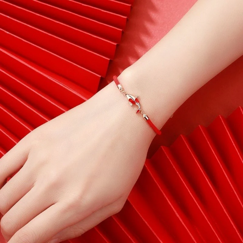 Bracelet Fil Rouge ‘Bonheur’ Avec Carpe Koï 5 Bracelet Fil Rouge ‘Bonheur’ Avec Carpe Koï – Image 3