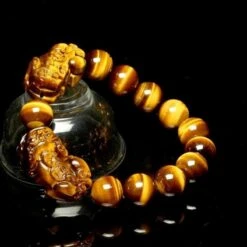 Bracelet Pi Xiu ‘Féroce’ En Œil De Tigre -Moment Ici bracelet pi xiu feroce en oeil de tigre 3