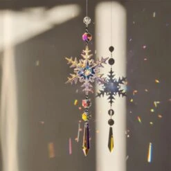 Capteur De Soleil En Cristal – Flocon Enchanté -Moment Ici capteur de soleil en cristal flocon enchante 6