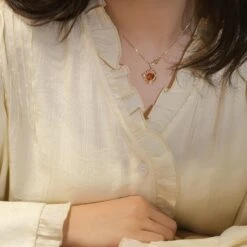 Collier Grenat – Jardin Enchanté, Argent Plaqué Or -Moment Ici collier grenat jardin enchante argent plaque or 3