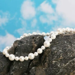 Collier Homme Nacre – Élégance Distinctive -Moment Ici collier homme nacre elegance distinctive 2