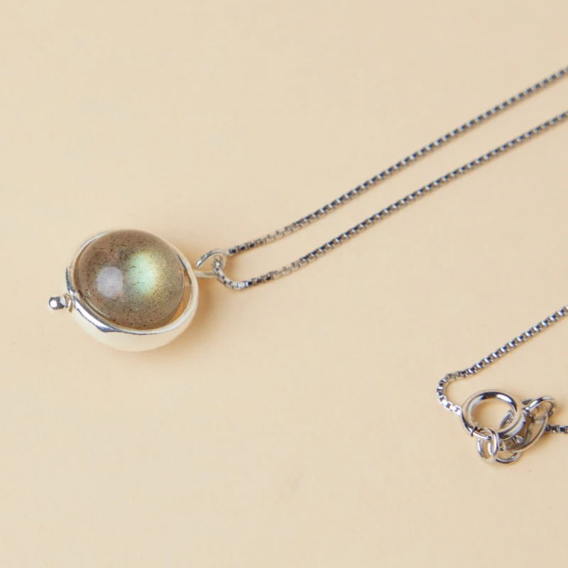 Collier Labradorite – Élégance, Argent 8 Collier Labradorite – Élégance, Argent – Image 6