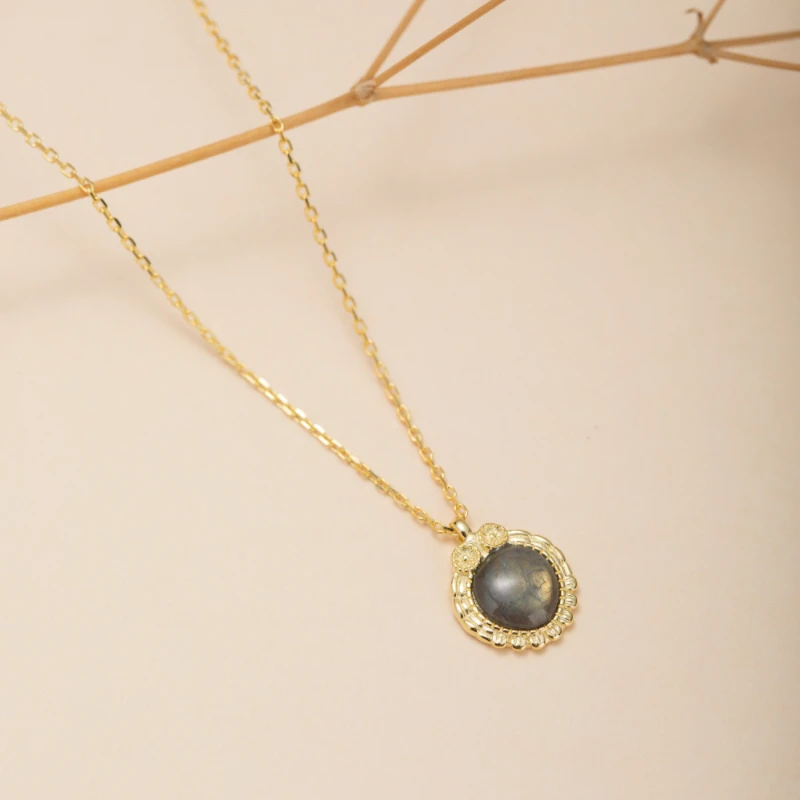 Collier Labradorite – Sagesse Antique, Argent Plaqué Or 4 Collier Labradorite – Sagesse Antique, Argent Plaqué Or – Image 2