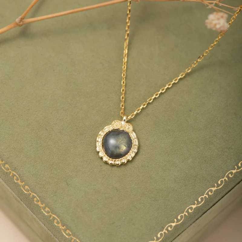 Collier Labradorite – Sagesse Antique, Argent Plaqué Or 6 Collier Labradorite – Sagesse Antique, Argent Plaqué Or – Image 4