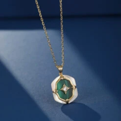 Collier Malachite Et Nacre – Astres En Verdures, Argent Plaqué Or -Moment Ici collier malachite et nacre astres en verdures argent plaque or 6