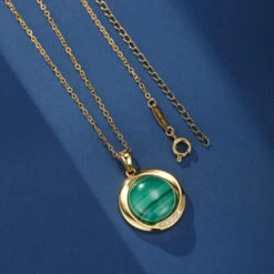 Collier Malachite – Harmonie Verte, Argent Plaqué Or 12 Collier Malachite – Harmonie Verte, Argent Plaqué Or -Moment Ici collier malachite harmonie verte argent plaque or 5