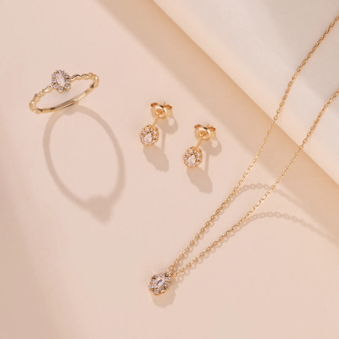 Collier Opale Blanche – Brume Étoilée, Argent Plaqué Or 8 Collier Opale Blanche – Brume Étoilée, Argent Plaqué Or – Image 6