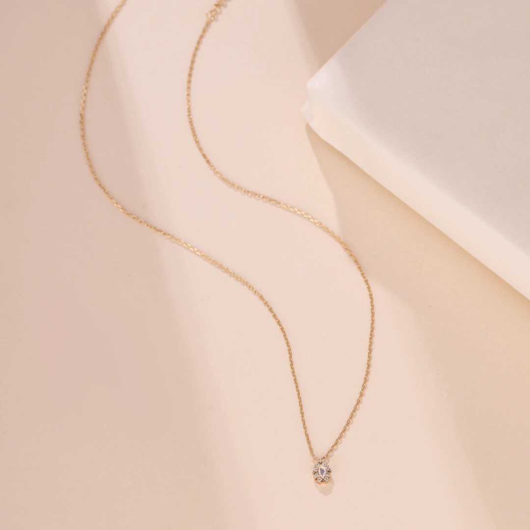 Collier Opale Blanche – Brume Étoilée, Argent Plaqué Or 7 Collier Opale Blanche – Brume Étoilée, Argent Plaqué Or – Image 5