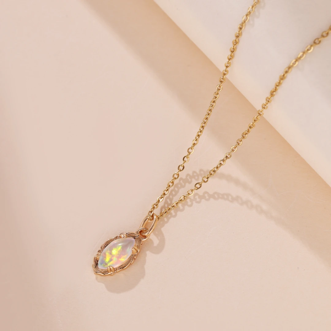 Collier Opale – Flamme Mystique, Argent Plaqué Or 6 Collier Opale – Flamme Mystique, Argent Plaqué Or – Image 4