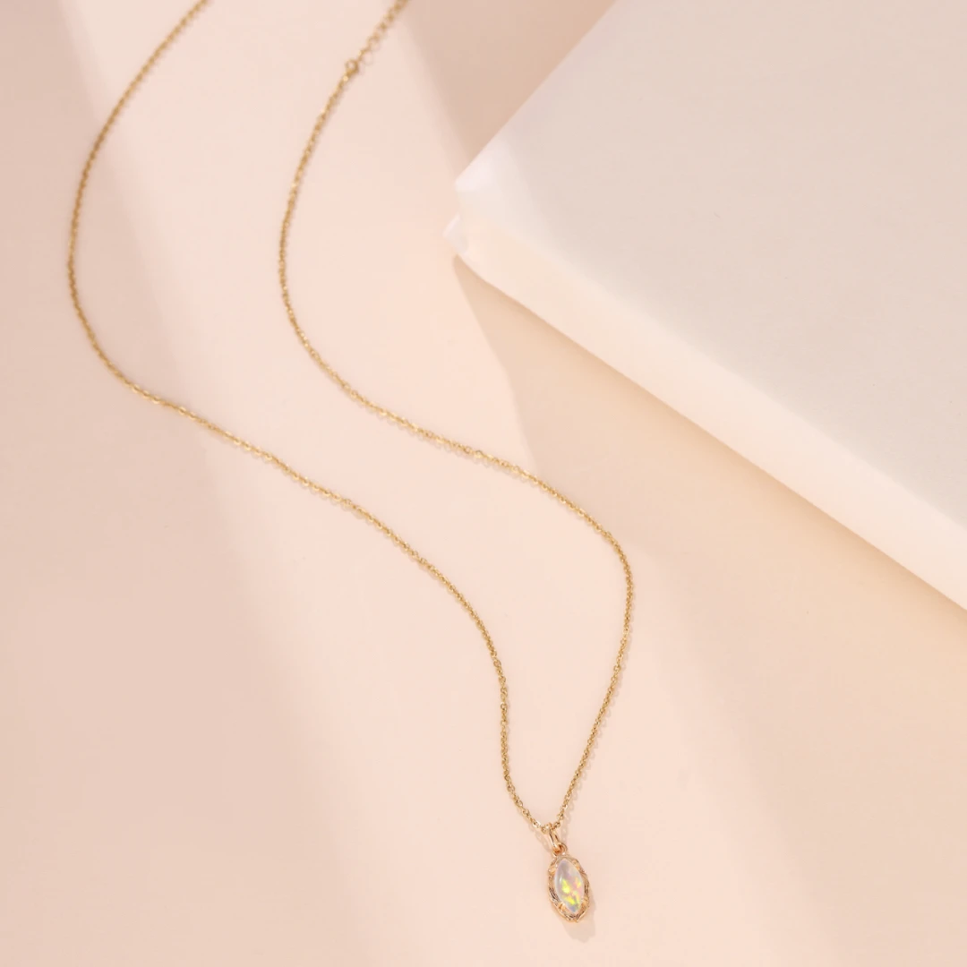 Collier Opale – Flamme Mystique, Argent Plaqué Or 7 Collier Opale – Flamme Mystique, Argent Plaqué Or – Image 5