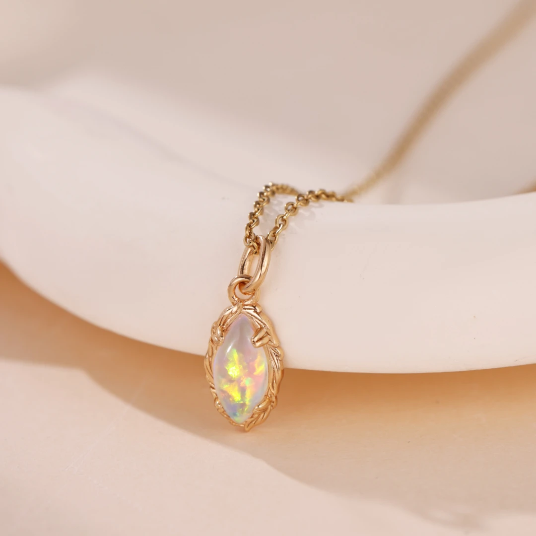 Collier Opale – Flamme Mystique, Argent Plaqué Or 5 Collier Opale – Flamme Mystique, Argent Plaqué Or – Image 3