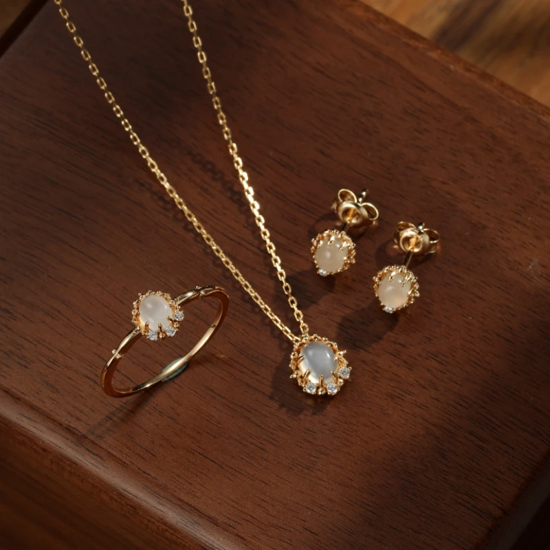 Boucles D’Oreilles Pierre De Lune – Élégance Lustrée, Argent Plaqué Or 9 Boucles D’Oreilles Pierre De Lune – Élégance Lustrée, Argent Plaqué Or – Image 7