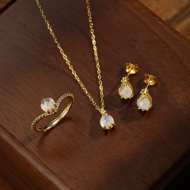 Bague Pierre De Lune – Goutte Lumineuse, Argent Plaqué Or 8 Bague Pierre De Lune – Goutte Lumineuse, Argent Plaqué Or – Image 6