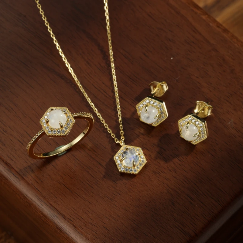 Bague Pierre De Lune – Hexagone Lumineux, Argent Plaqué Or 9 Bague Pierre De Lune – Hexagone Lumineux, Argent Plaqué Or – Image 7