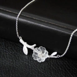 Collier Quartz Clair – Fleur De Tranquillité, Argent -Moment Ici collier quartz clair fleur de tranquillite argent 3