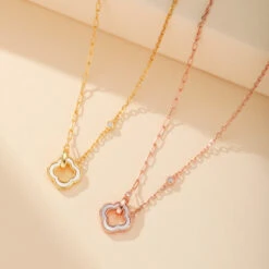 Collier Trèfle à Quatre Feuilles En Nacre – Élégance Et Prospérité, Argent Plaqué Or