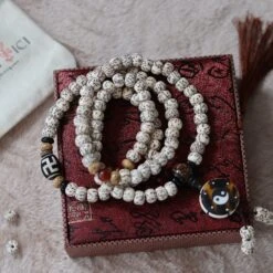 Mâlâ « Yin Et Yang » 108 Perles En Graine De Bodhi -Moment Ici mala yin et yang 108 perles en graine de bodhi