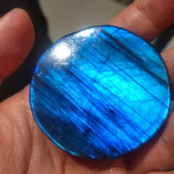 Sculpture Œil Oudjat ‘Protection’ En Labradorite -Moment Ici sculpture oeil oudjat protection en labradorite 3